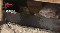 VIDEO: V mafiánskej skrýši objavili hotový poklad. Balíky peňazí vypĺňali podlahu aj steny bytu