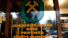 Smrteľný úraz v bani v Novákoch. Po zásahu kusom horniny zomrel Rumun (†49)