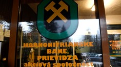 Smrteľný úraz v bani v Novákoch. Po zásahu kusom horniny zomrel Rumun (†49)