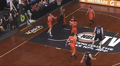 VIDEO: Len pre silné povahy, basketbalistovi vyletelo oko z jamky