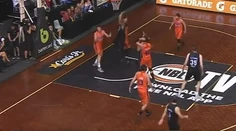 VIDEO: Len pre silné povahy, basketbalistovi vyletelo oko z jamky