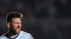 Messi si tri mesiace nezahrá za reprezentáciu.  Dostal trest za to, že urazil Brazílcov
