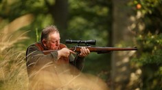 Nešťastie na východe. Poľovník sa zrejme pomýlil a zastrelil kolegu
