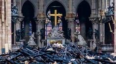 Miliardári a firmy sľúbili na obnovu Notre-Dame už 700 miliónov eur