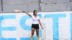 Sexi rozhodkyňu pozná celá Brazília. Nenosí podprsenku a rada sa oblieva vodou