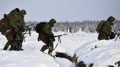 Ruskí vojaci sa zúčastňujú na cvičeniach v Bielorusku. Krok Moskvy vyvoláva obavy z otvorenia nového frontu