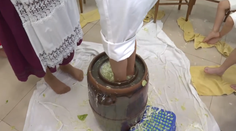 Tlačia rukami aj nohami. Škôlkari na Spiši si nakladali svoju prvú kapustu