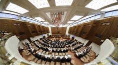 Poslanci budú rokovať iba 90 dní