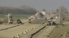 Majitelia stavebných firiem na bratislavskom obchvate márne čakajú na preplatenie faktúr