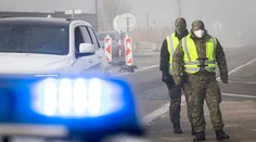 Rakúsko uvoľňuje opatrenia. Cez hranice sa oddnes dostanú už aj nezaočkovaní