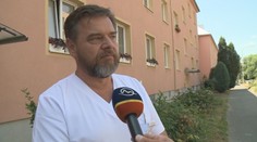 Na západe operuje podvodník, ktorý od ľudí ťahá peniaze. Lekár sa sťažuje, že zneužíva jeho identitu