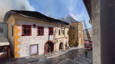 Populárnu atrakciu plamene zasiahli najviac. Z budovy v Banskej Štiavnici začali vypratávať sutiny