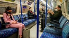 Británia ponúkne tretiu dávku vakcíny ľuďom s veľmi oslabenou imunitou