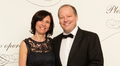 Matthias Settele a jeho partnerka Gerda sú na sobotňajší Ples v opere pripravení