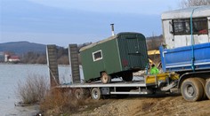 V okolí Domaši začali odstraňovať takmer tristo čiernych stavieb