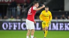 VIDEO: Hrôza v holandskej lige. Reprezentant skolaboval na ihrisku, previezli ho do nemocnice