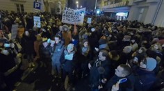 Poliaci vyšli do ulíc. Protestujú proti sprísneniu zákona o potratoch