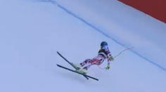 VIDEO: Škaredý pád. Lyžiara museli okamžite previesť do nemocnice