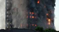 VIDEO: V Londýne horí 27-poschodová bytovka. Hrozí, že sa zrúti