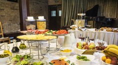 Pozor na dovolenkové švédske stoly! Sú poriadnou nástrahou pre naše telo