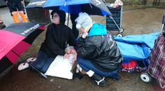 Zranená babička (89) ležala takmer 3 hodiny na chodníku, kým prišla záchranka