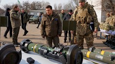 NATO spolupracuje so zbrojárskymi firmami na veľkých dodávkach zbraní na Ukrajinu