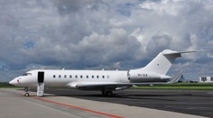 Darček pre vojakov dorazil. V Bratislave pristál tryskáč za 24 miliónov eur