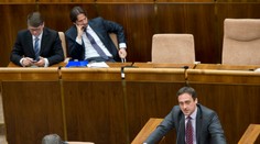 Opozícia odvoláva Roberta Kaliňáka pre kauzu Bašternák