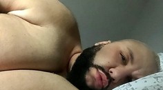 Obézny muž sa stal modelom: Prsia má väčšie ako mnohé ženy