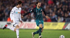 Swansea prehrala so Southamptonom, West Bromwich opúšťa elitu