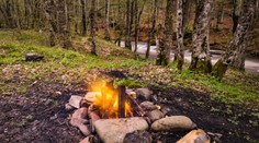 Hororová svadobná cesta: Mladomanželia založili „táborák“ nad muníciou z vojny, zomreli dvaja ľudia