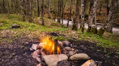 Hororová svadobná cesta: Mladomanželia založili „táborák“ nad muníciou z vojny, zomreli dvaja ľudia