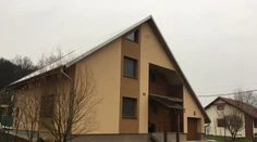 Falošní policajti vtrhli do domu, domácich zmlátili a odniesli si 54-tisíc eur