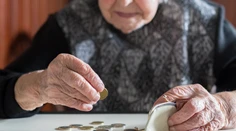 Dobrá správa pre seniorov. Štát začal vyplácať 13. dôchodky