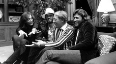 Zomrel legendárny hudobný manažér Bee Gees Robert Stigwood