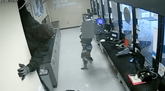 VIDEO: Zlodeji sa k trezoru dostali cez strop. Z firmy si odniesli obrovskú sumu peňazí