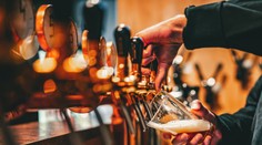 Trik proti rannej opici: Japonci predstavili revolučný pohár na pivo
