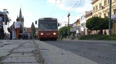 Záhadná streľba v českej Plzni. Náboje zasiahli autobus MHD