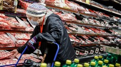 Kedy si má ísť nakúpiť pracujúci dôchodca? Zákaz už kritizuje aj ombudsmanka