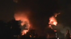 Obrovský požiar vypukol v továrni ropného gigantu Shell