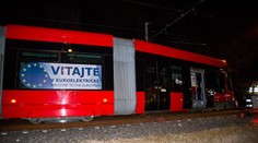 OBRAZOM: V Petržalke sa vykoľajila električka