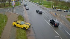 VIDEO: Čech bez vodičáku dostal zážitkovú jazdu Mustangom. Opitý zdemoloval značku a vpálil do jedného z áut