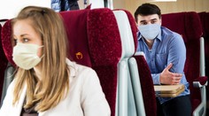 Nová štúdia skúmala riziko šírenia COVID-19 vo vlaku. Aká je pravdepodobnosť, že sa v ňom nakazíme?