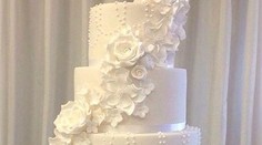 Svadobná torta ukrývala nečakané tajomstvo. Pozrite, aké