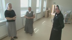 Rehoľné sestry sa zadlžili, aby vybudovali škôlku pre deti z osady. Peniaze na vybavenie tried im však chýbajú
