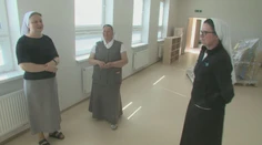 Rehoľné sestry sa zadlžili, aby vybudovali škôlku pre deti z osady. Peniaze na vybavenie tried im však chýbajú