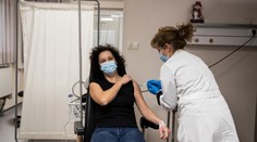 Ojedinelý vedľajší účinok vakcíny od Pfizeru: Niektoré ženy zaskočili zväčšené prsia