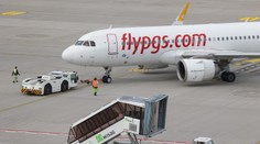 Pasažierka počas letu simulovala pôrod, pri núdzovom pristátí v Barcelone z lietadla vybehli migranti