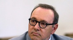 Kevina Spaceyho obvinili z toho, že sexuálne napadol troch mužov