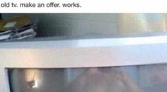 Všimli ste si aj vy na tomto inzeráte niečo zvláštne?